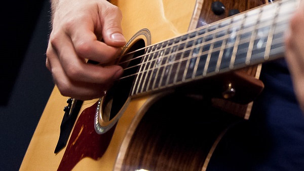 Как научиться играть на гитаре?