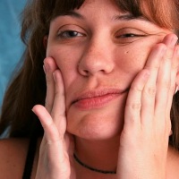Покалывание или онемение лица: стоит ли игнорировать? 11 частых причин
