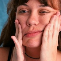 Покалывание или онемение лица: стоит ли игнорировать? 11 частых причин